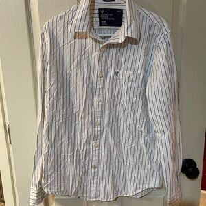 Men’s American Eagle long sleeve button down shirt